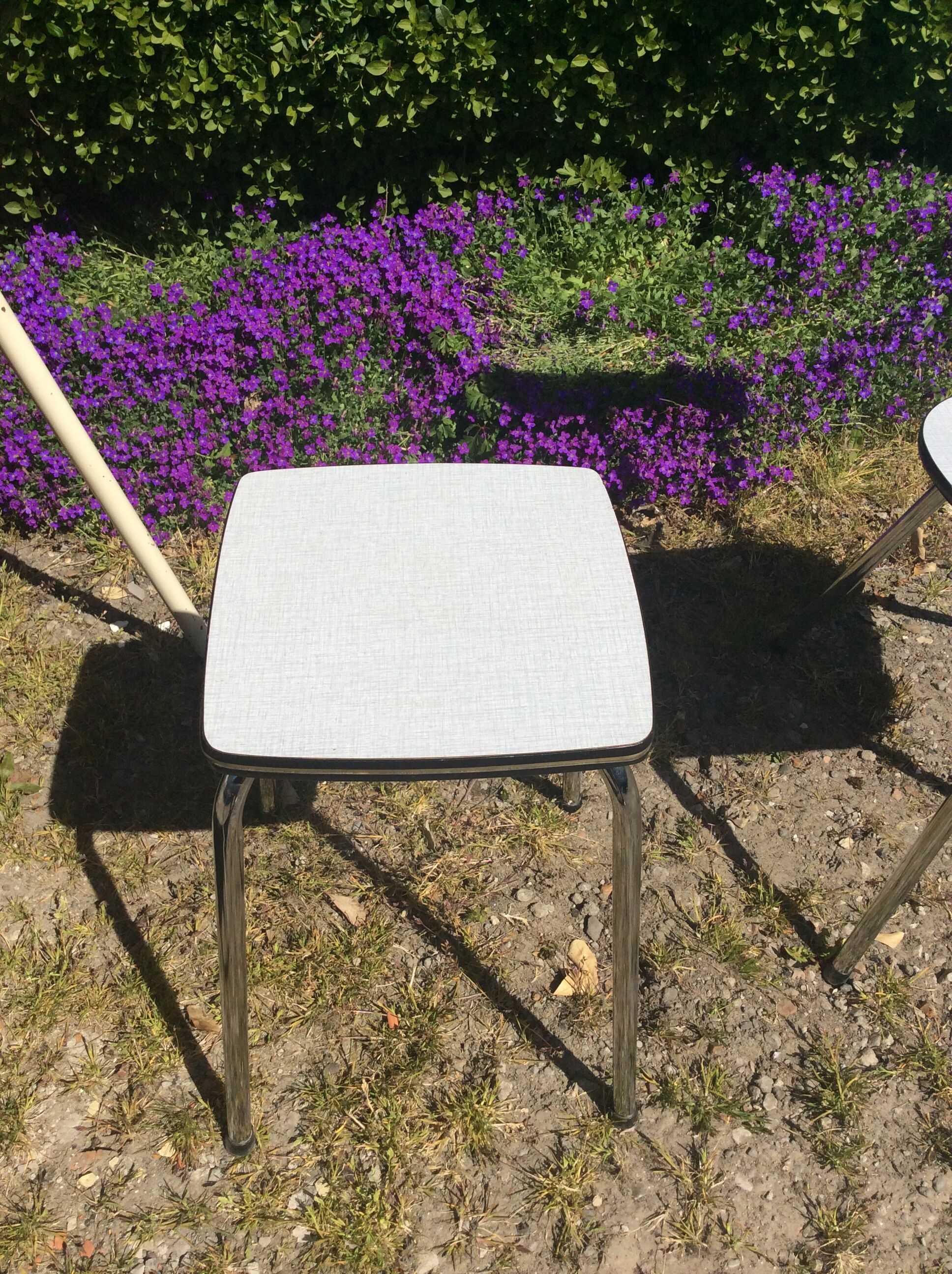 Formica table with 4 chairs and 2 stools from the 60s