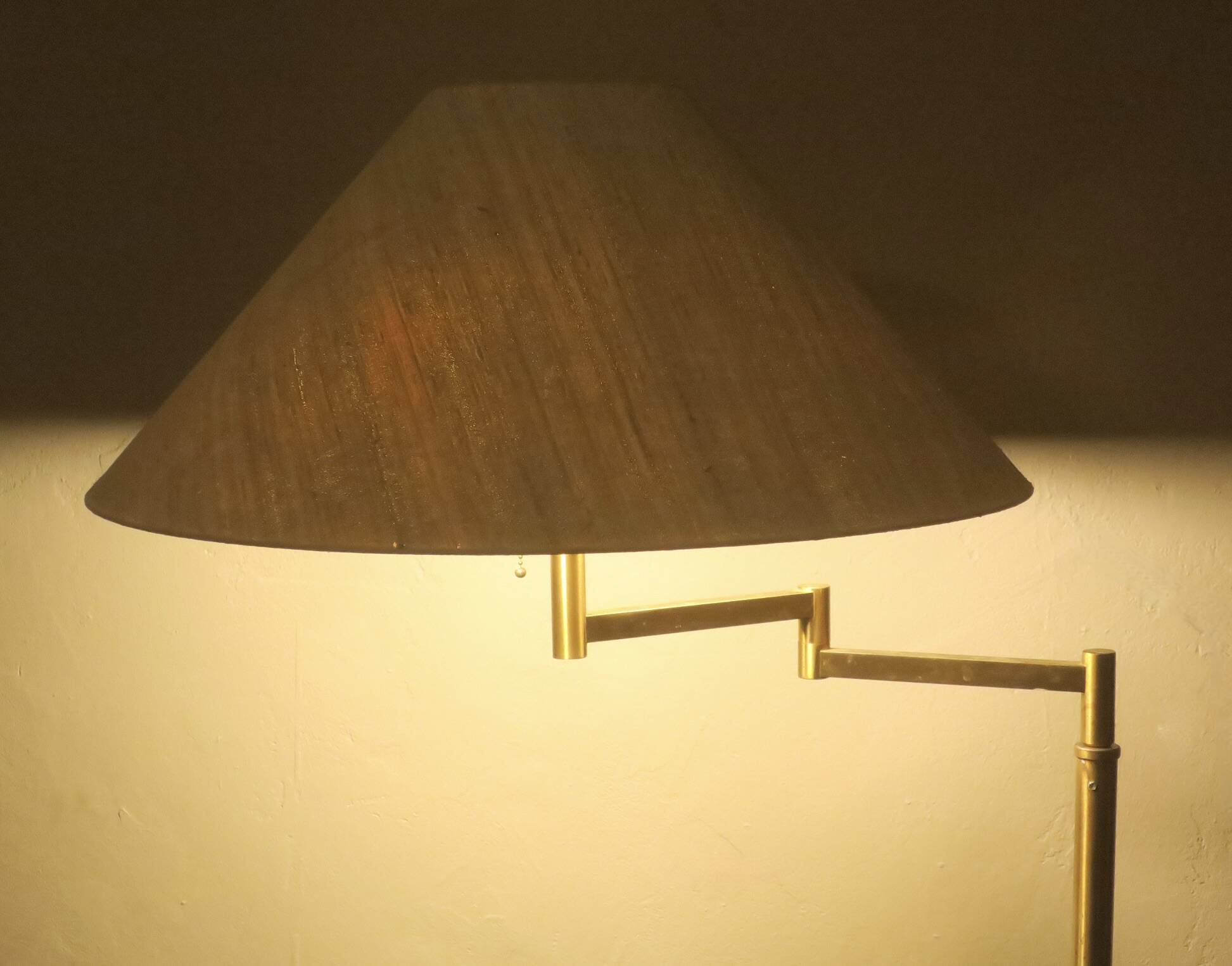 Lampadaire à bras pivotant multi-réglable en laiton Walter von Nessen, États-Unis, années 1960