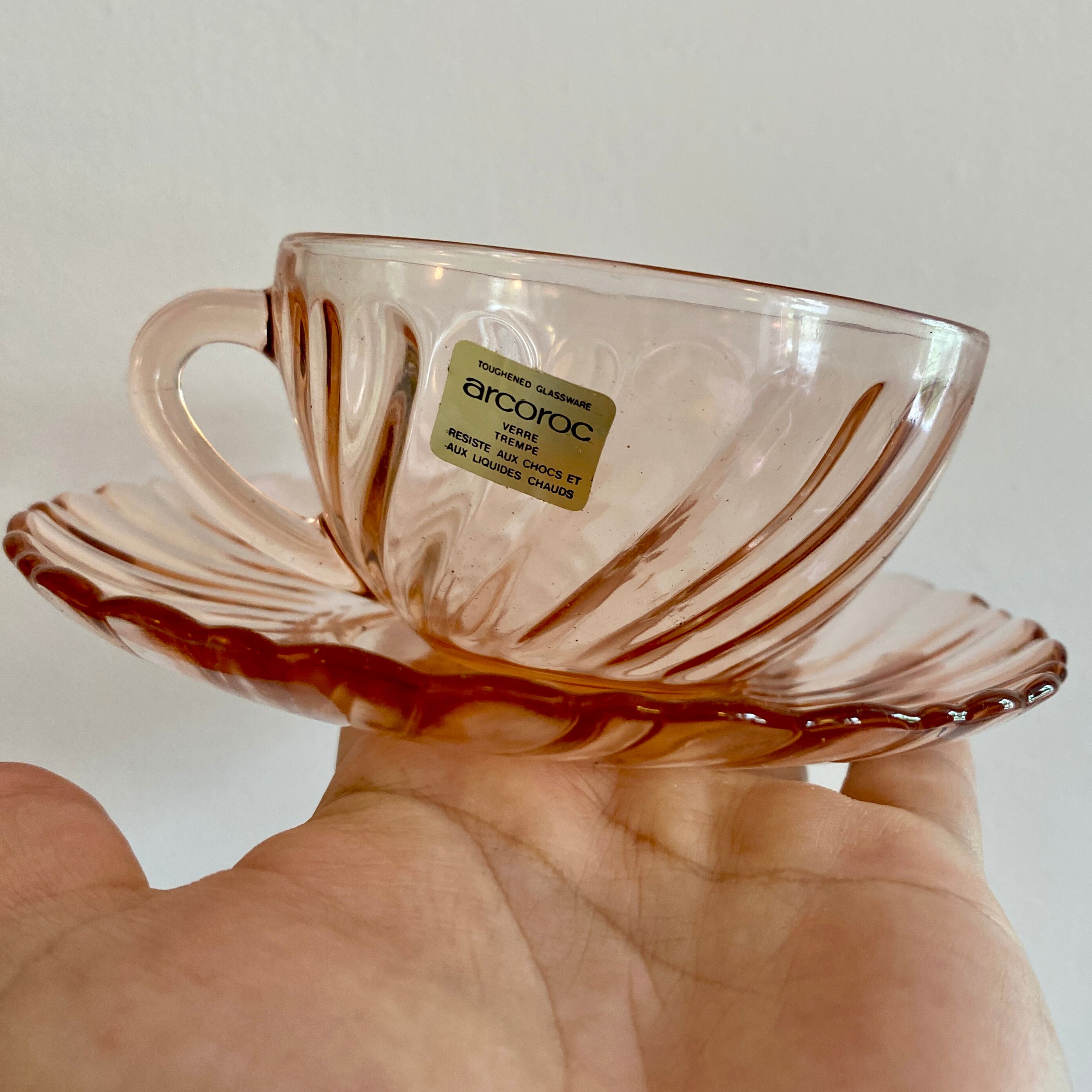 Set of 6 cups and vintage saucer in rosaline from Arcoroc