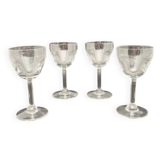 Aperitif glasses with chiseled flower patterns