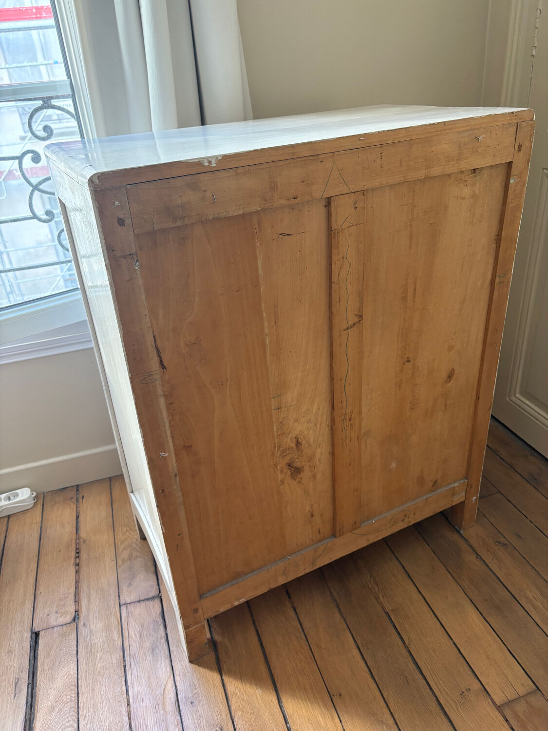 Chest of drawers
