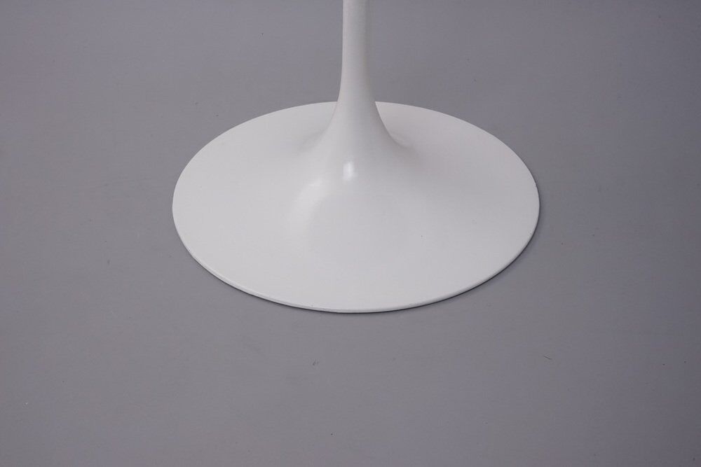 Tulip side table oval by Eero Saarinen for Knoll Inc, 1970s