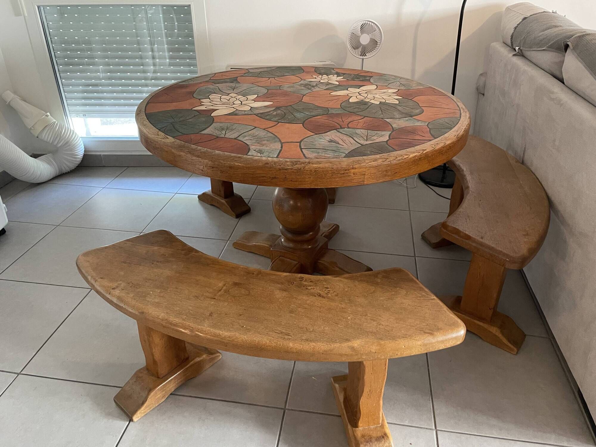 Table ronde barrois avec bancs