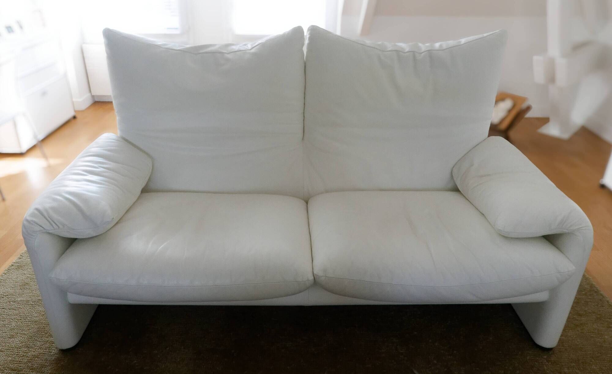 Cassina sofa model maralunga in white leather - 2-seater - with pouf