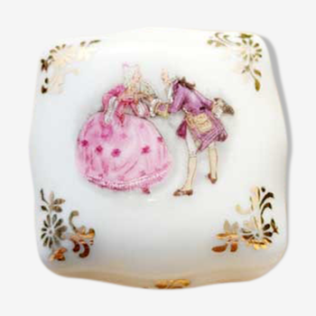 Small jewelry box made of porcelain of dismissal
