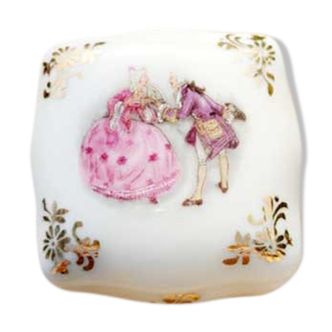 Small jewelry box made of porcelain of dismissal