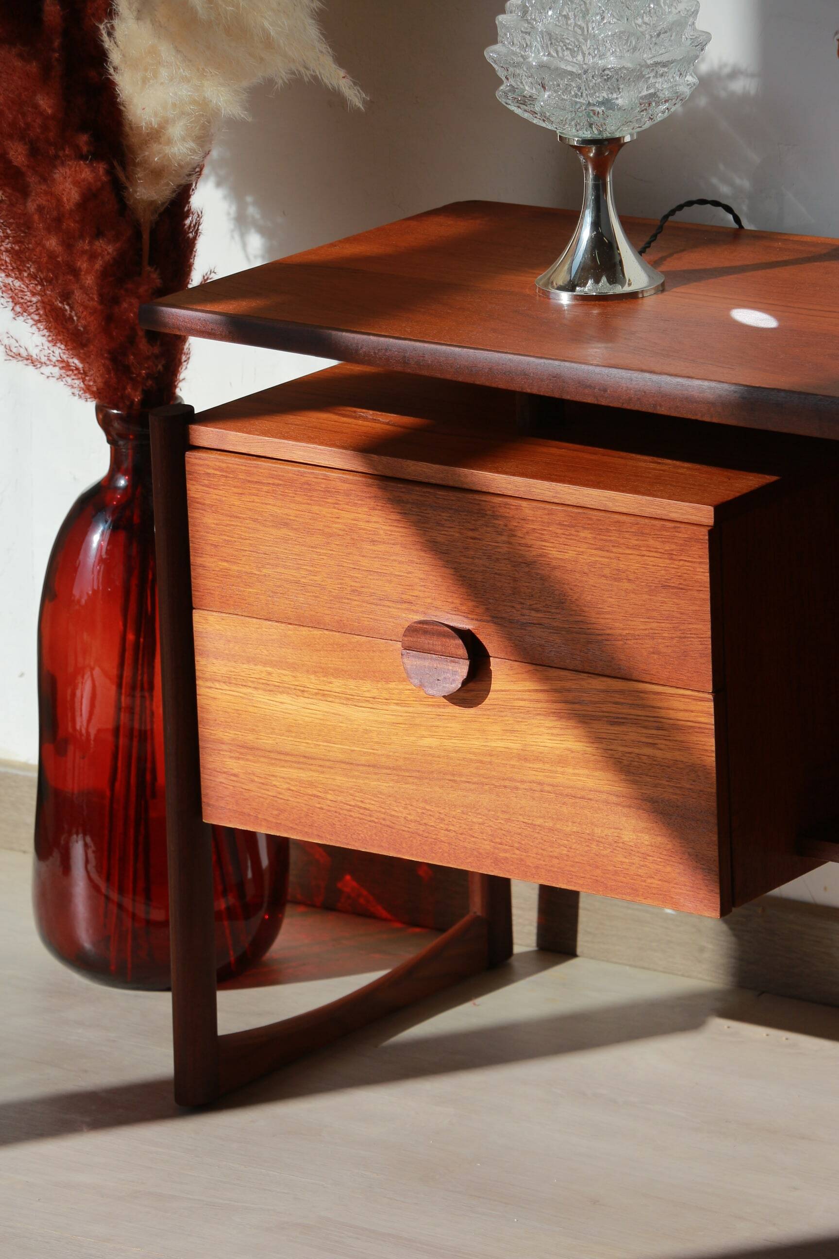 Desk/Dressing table - Durable Suites - 1960