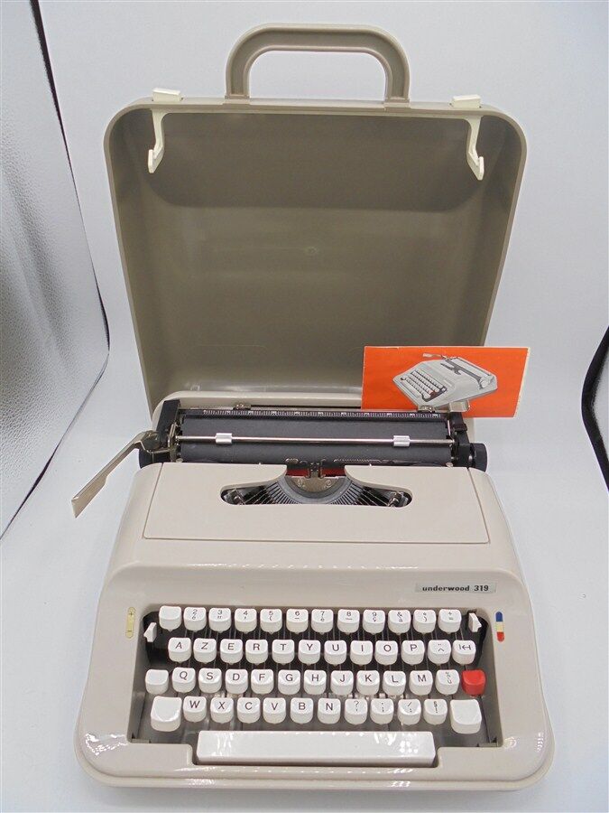 Typewriter underwood 319