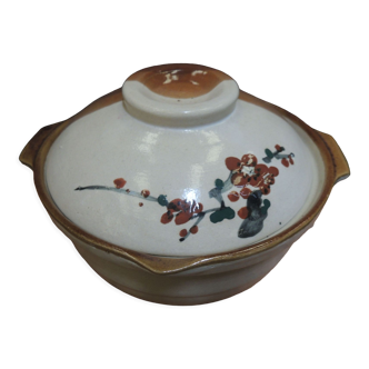 Round sandstone tureen with spout