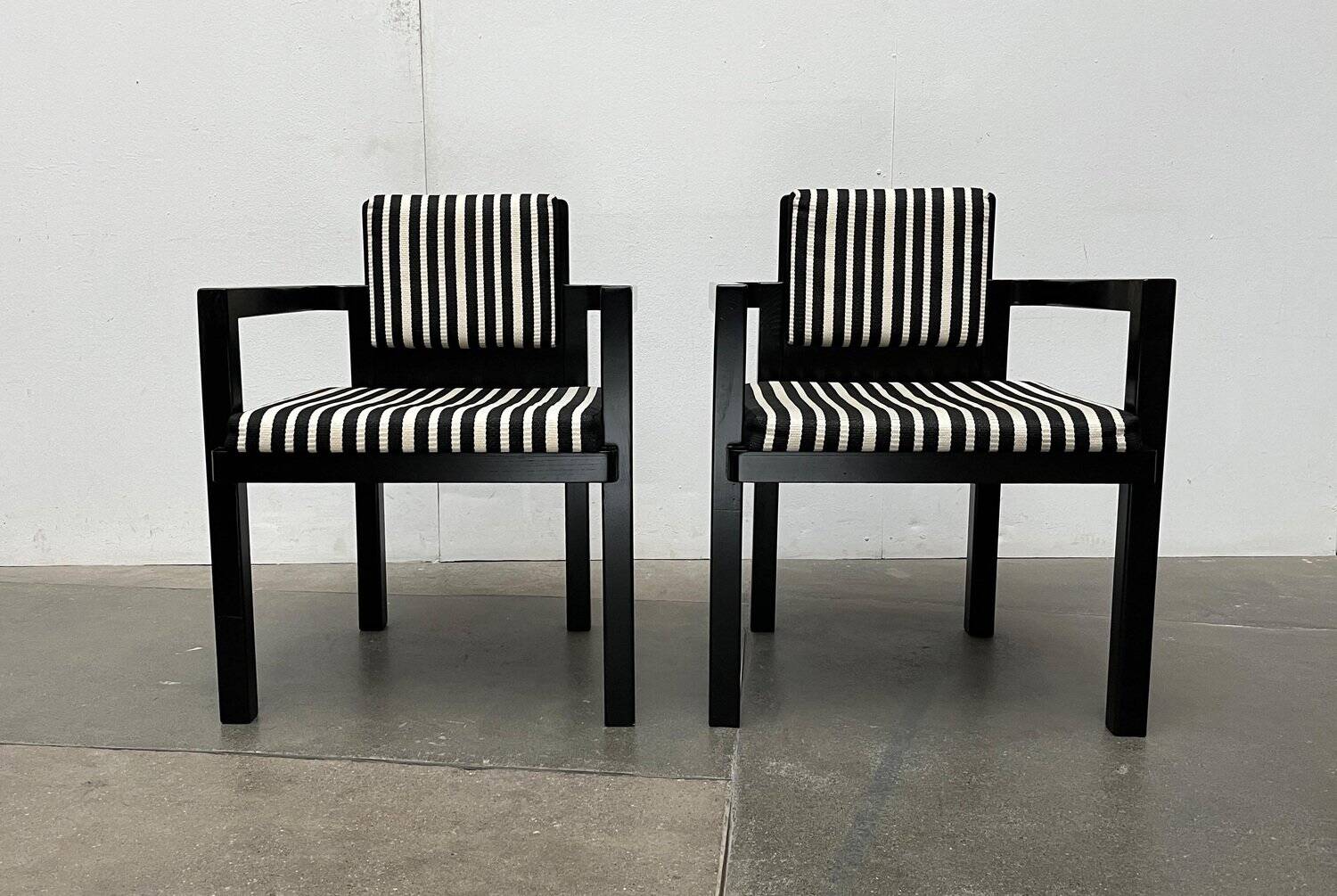 Set of German armchairs model D51 Fagus with Bauhaus patterned cushion by Walter Gropius for Tecta.