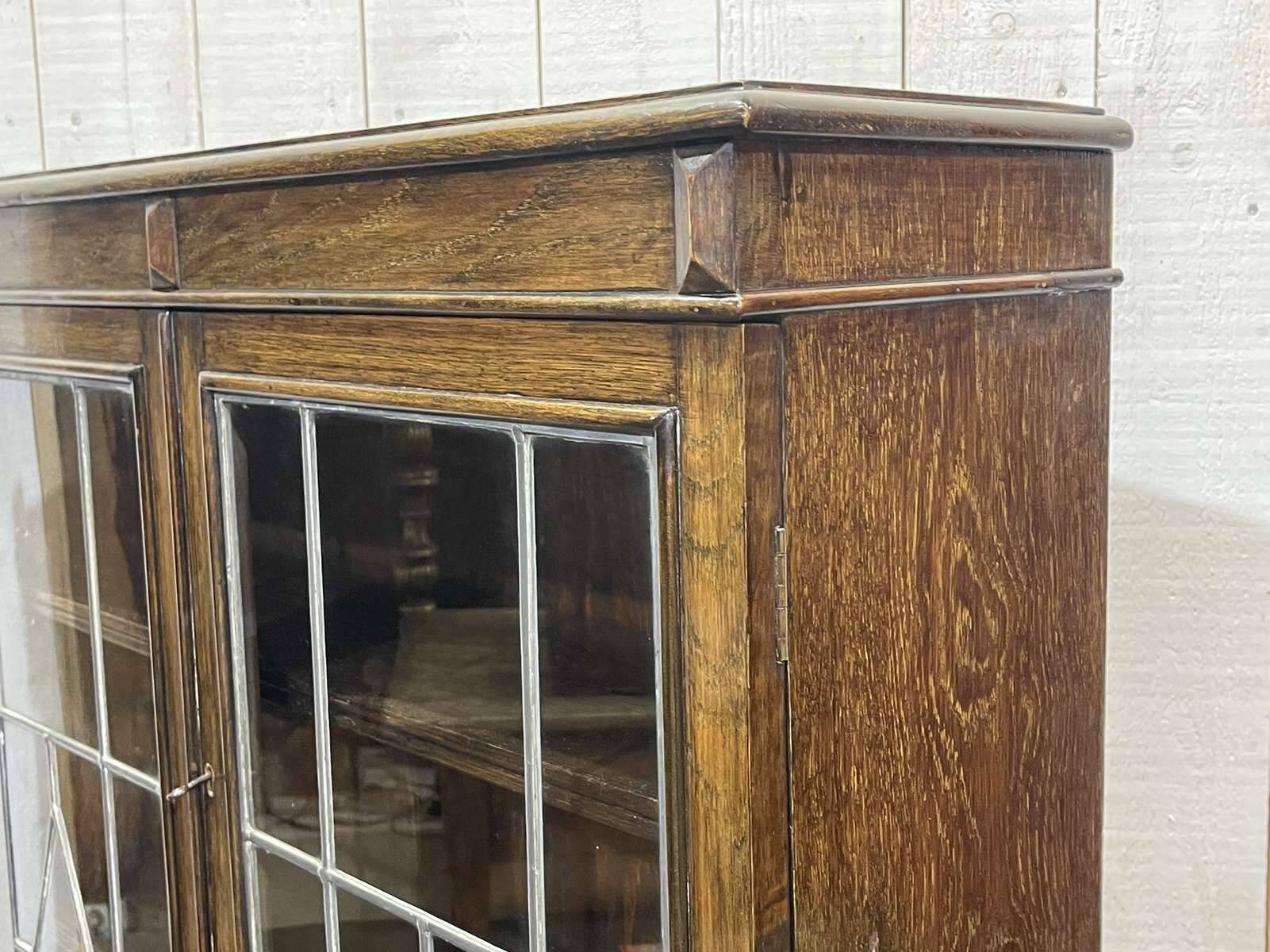 Vitrine anglaise en chêne début XXème