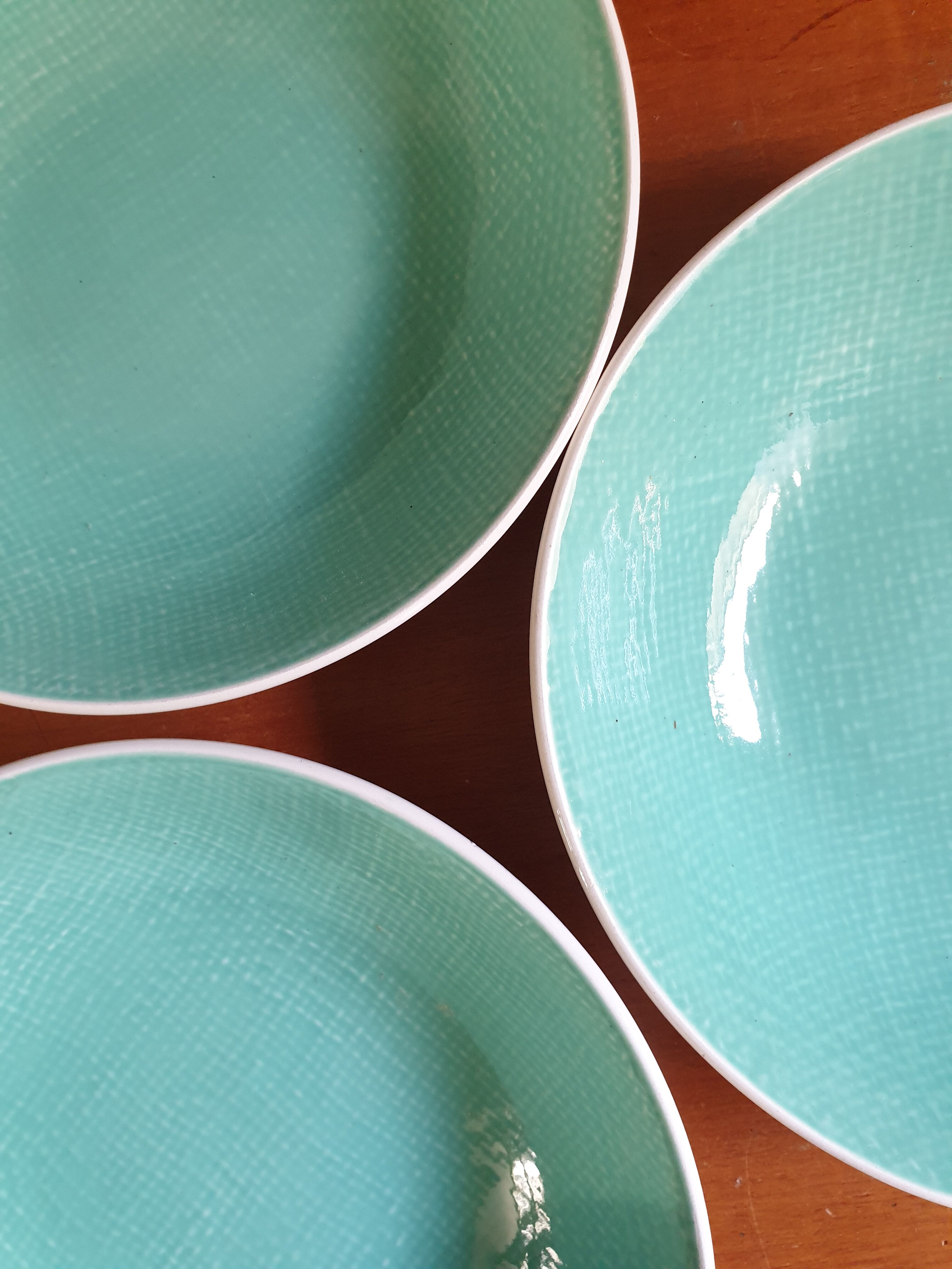 Ensemble de 11 assiettes creuses et plat Les Salins
