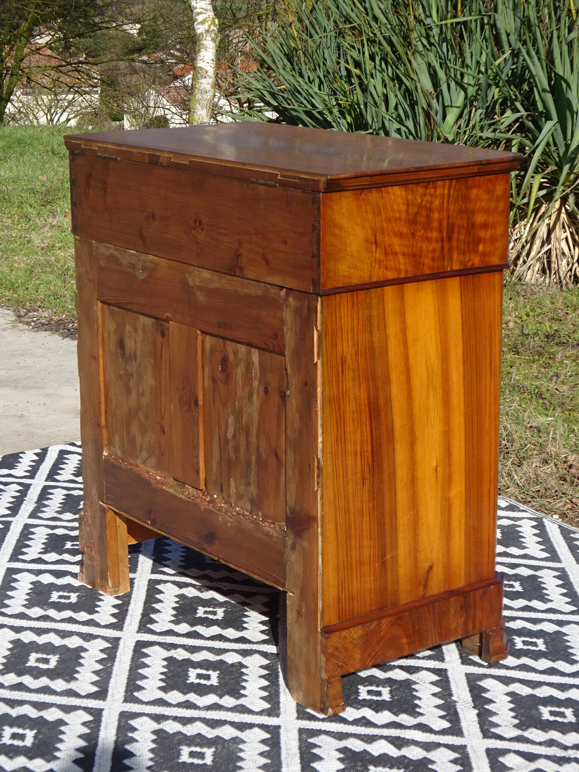 Commode coiffeuse, système en chemin de fer