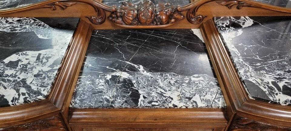 Art Deco period sideboard in blond walnut circa 1940
