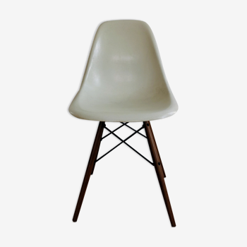 DSW Eames Chair