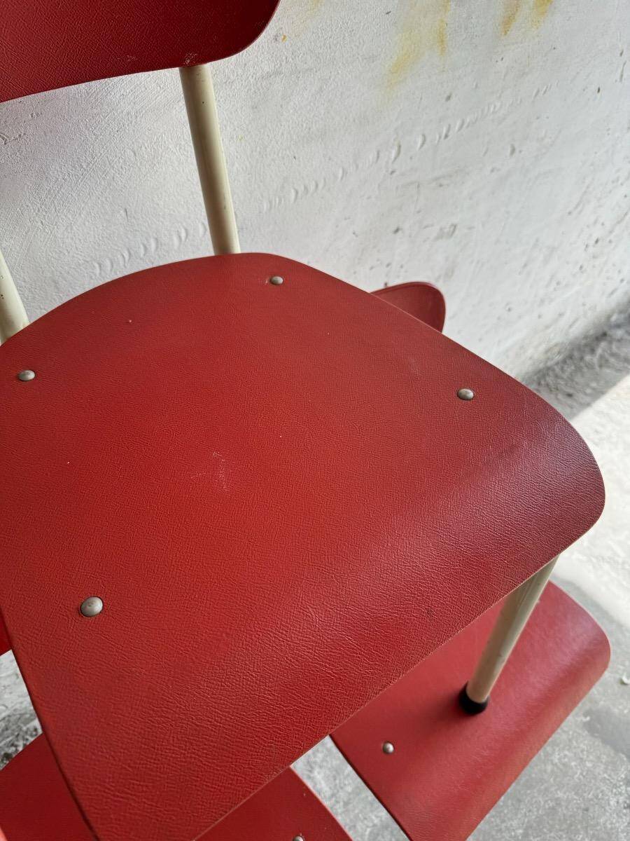 Set de 5 chaises Brabantia en contreplaqué laqué rouge et métal crème, design néerlandais des années 1960.