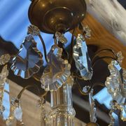 Three-light chandelier in bronze and cut crystal, early 20th century work.
