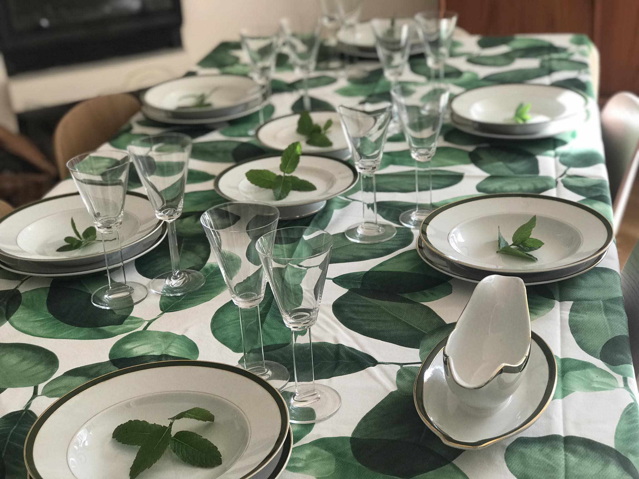 Saucière with antique attached underplate Villeroy and Boch Boch Mettlach XIX century