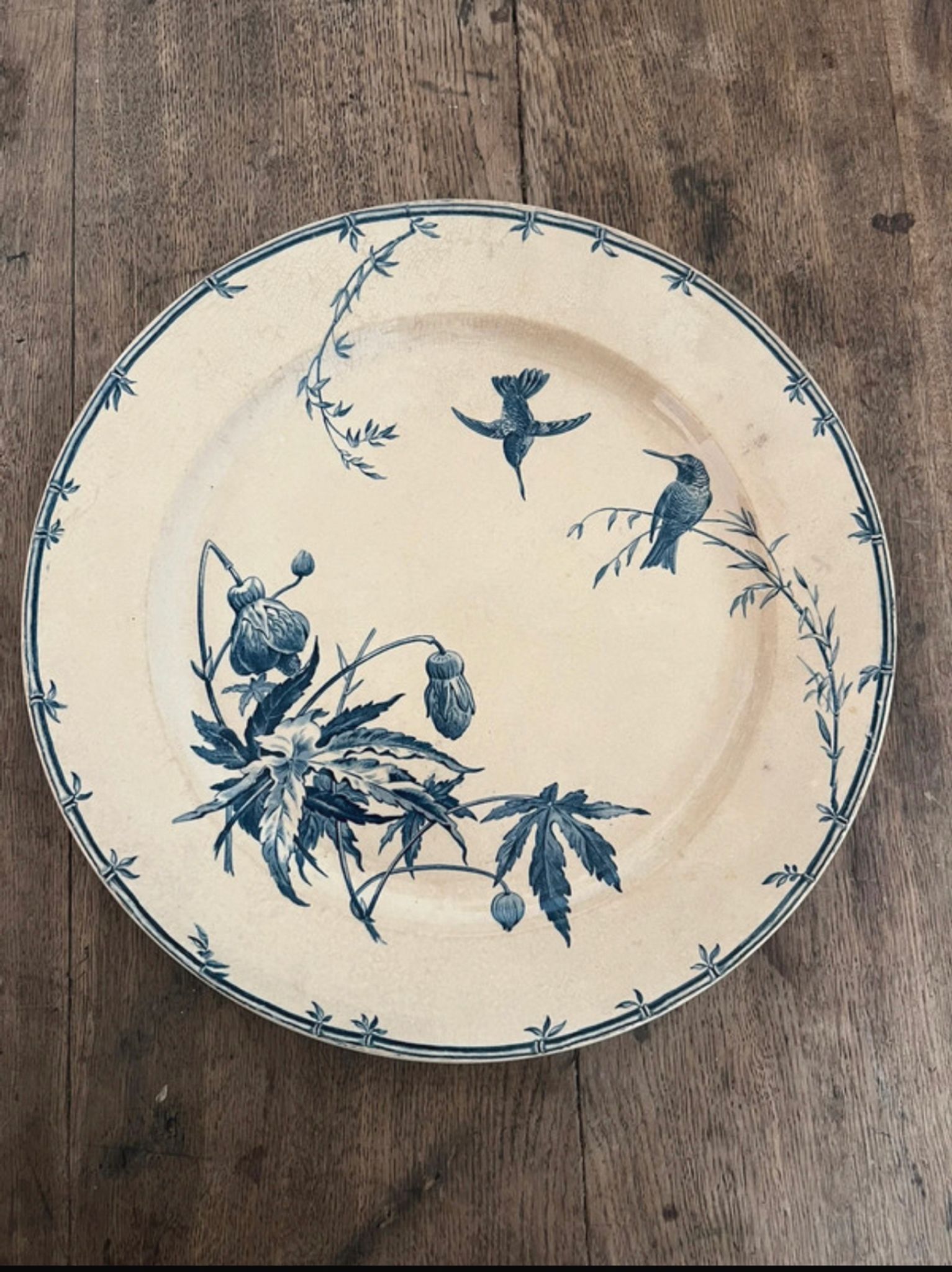 Round serving dish model Birds Mouches of the earthenware factory of Gien.