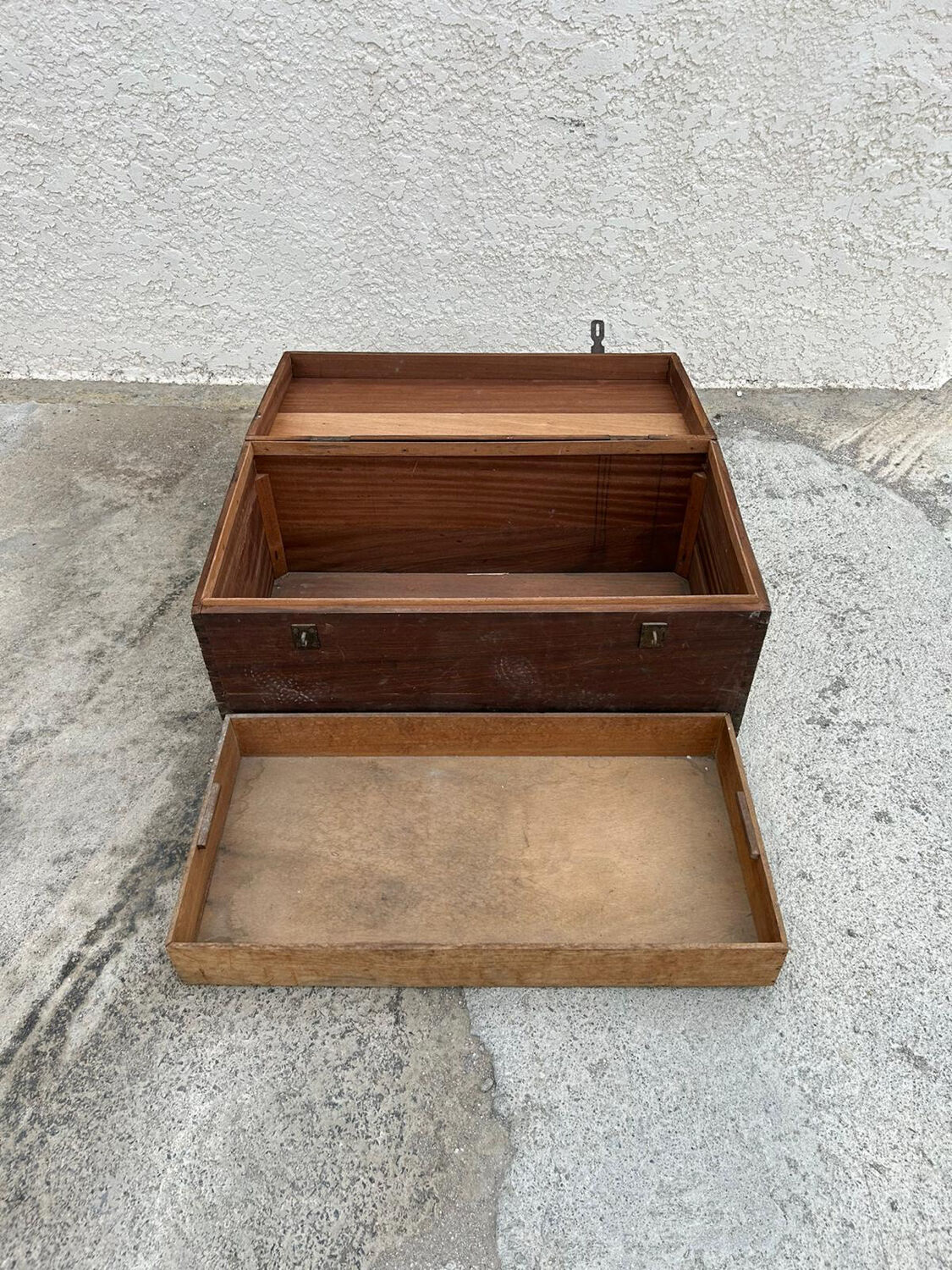 Wooden chest / military trunk