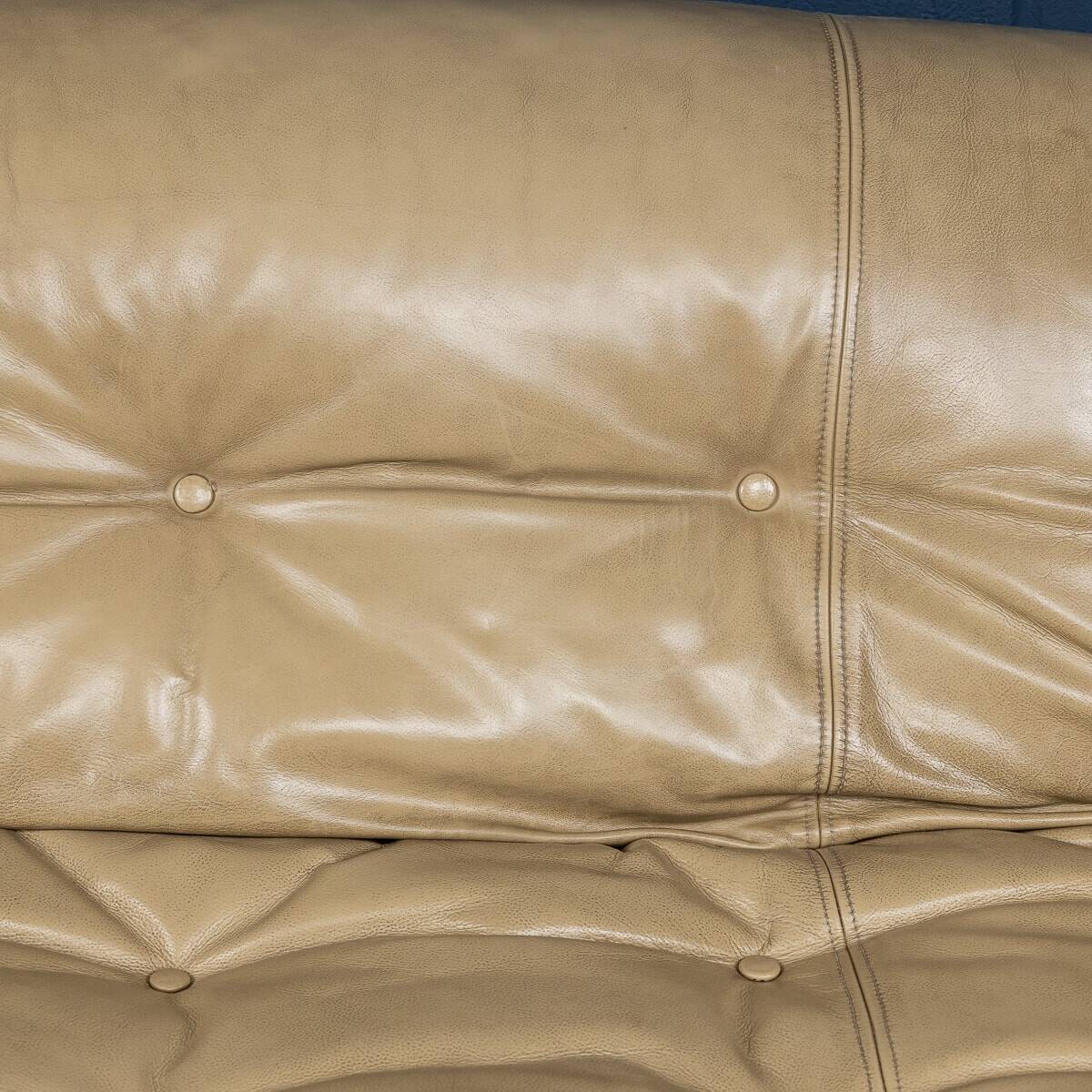 Italian 20thc beige "soriana" leather sofa by tobia scarpa for cassina