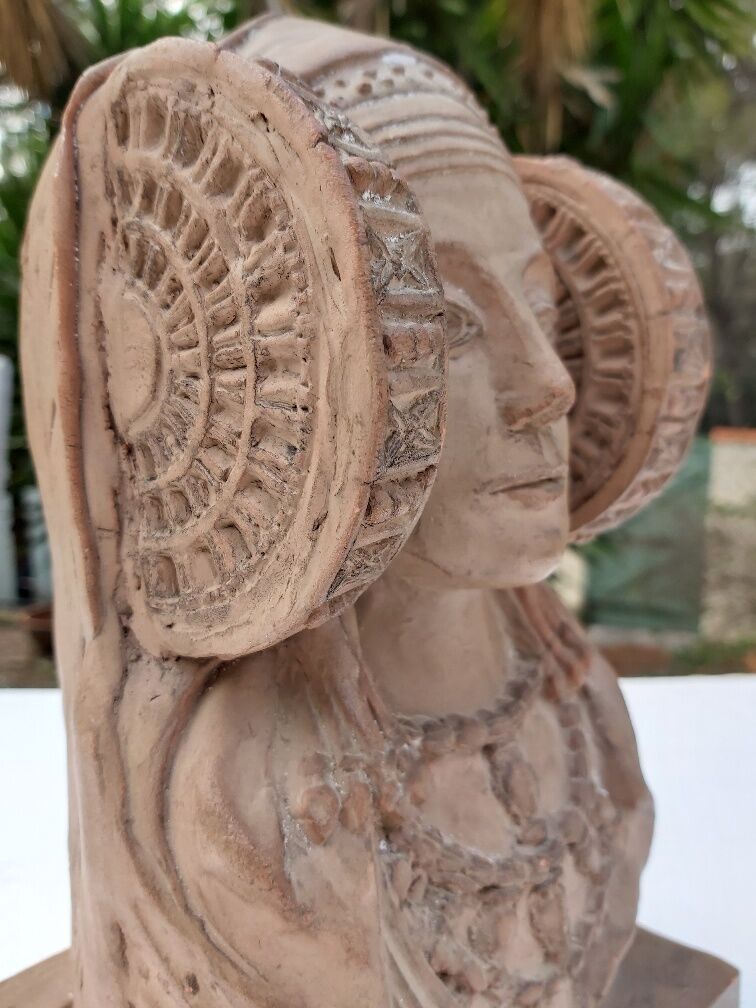 Bust terracotta woman