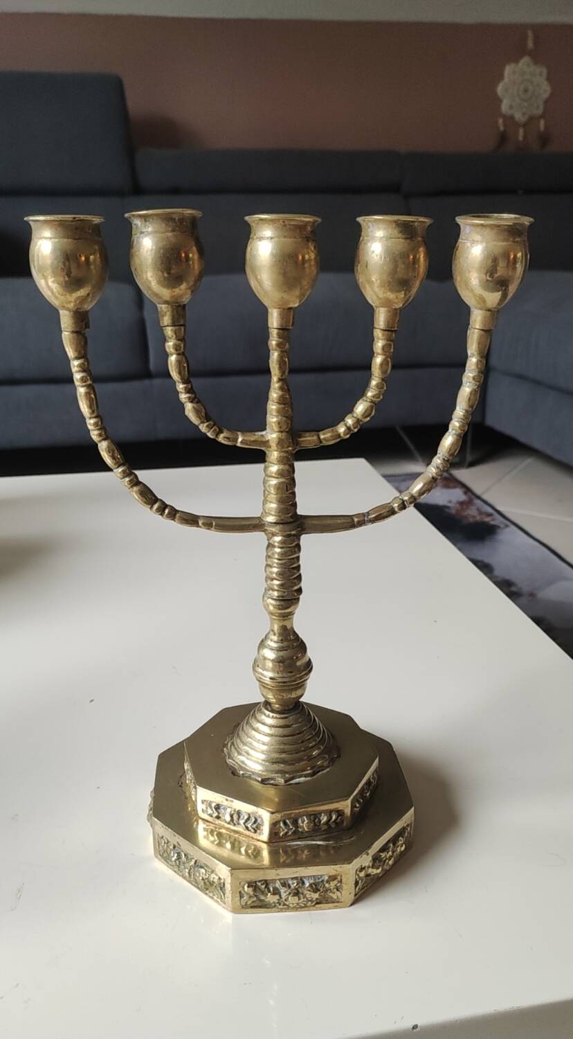 5-branched Jewish menorah/candlestick. Dedicated to mourning. In gilded bronze.