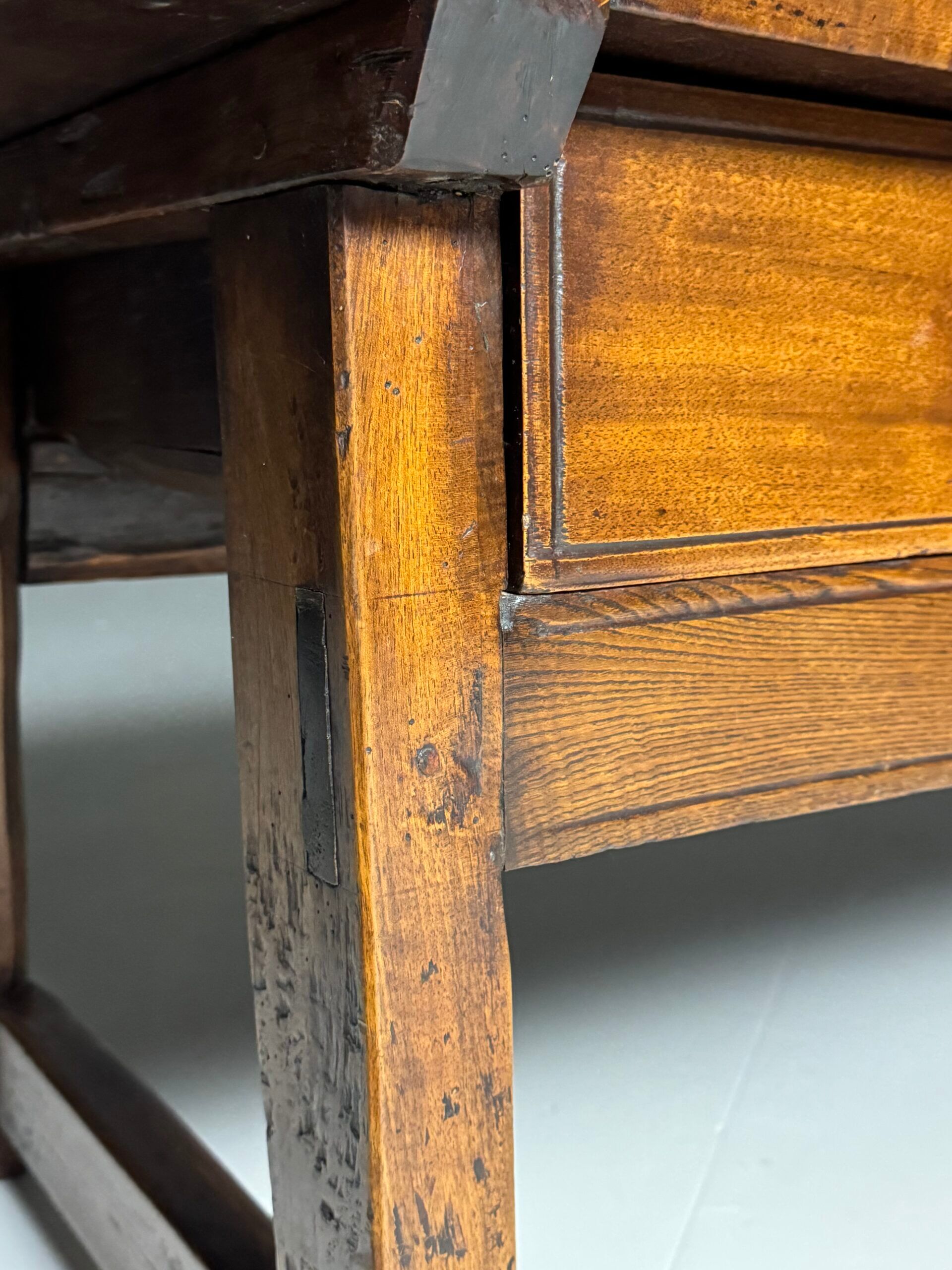 Table basse espagnole du 19ème siècle