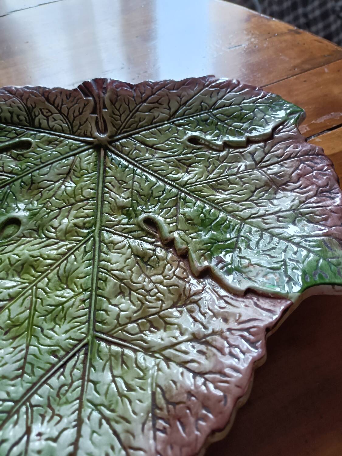 Vine leaf slip pocket emptier