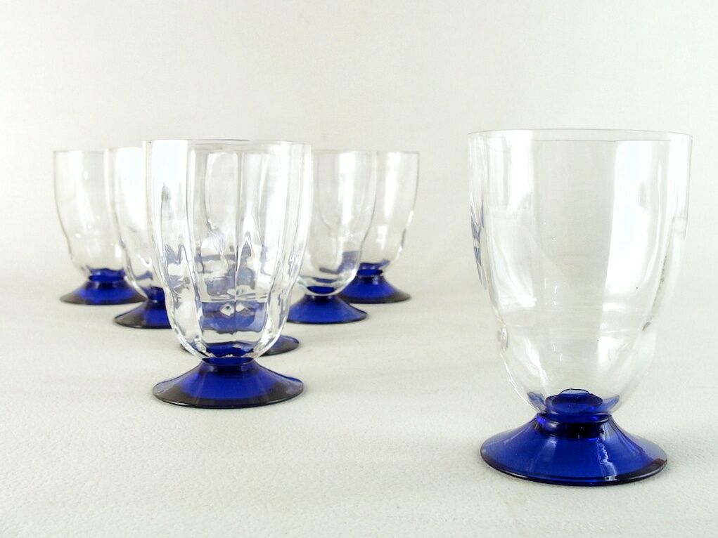 8 1930 glasses blue feet