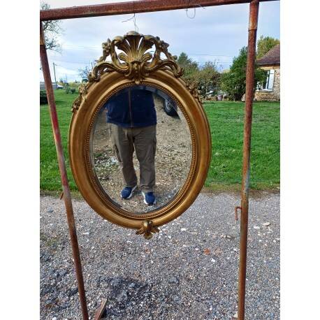 Miroir ovale en bois et stuc doré 19ème