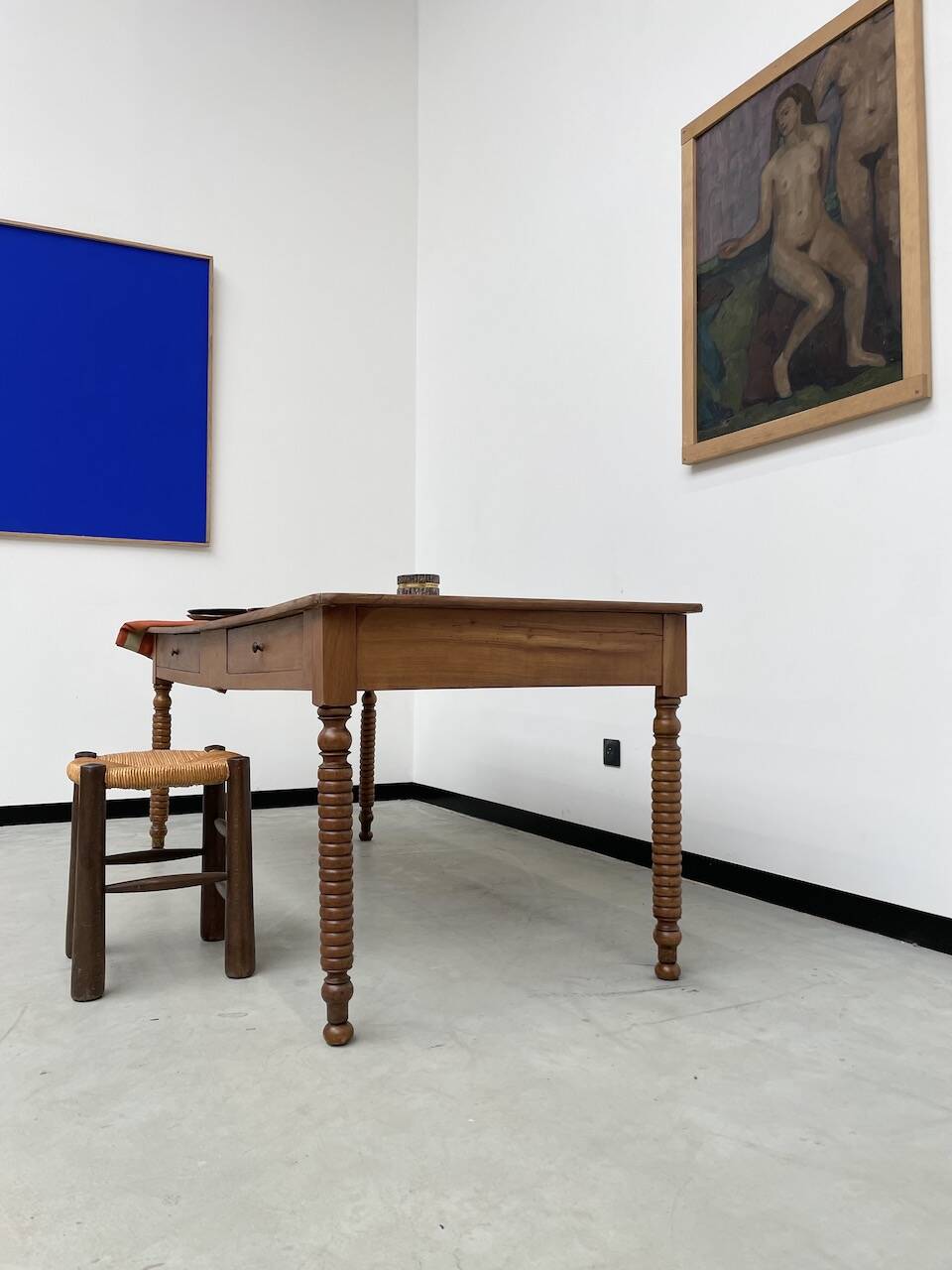 Walnut silk table 1900