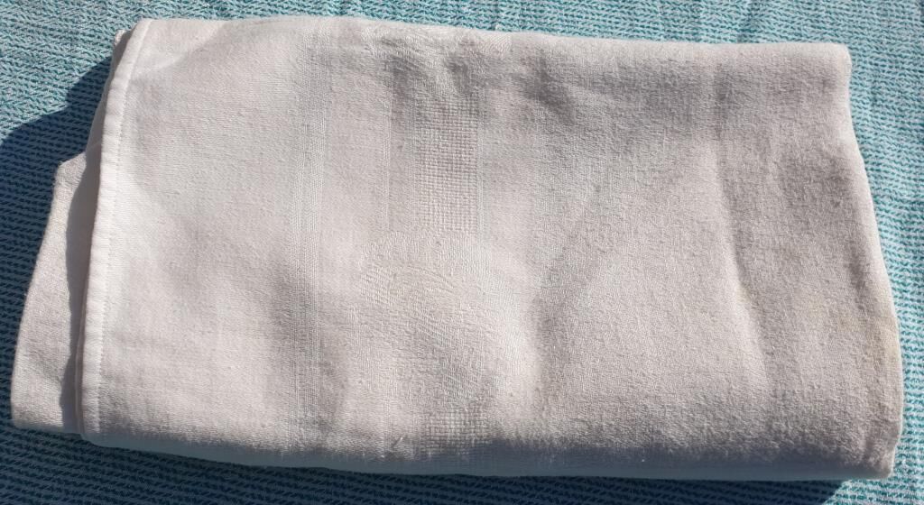 Nappe ivoire damassée monogrammée 160x145