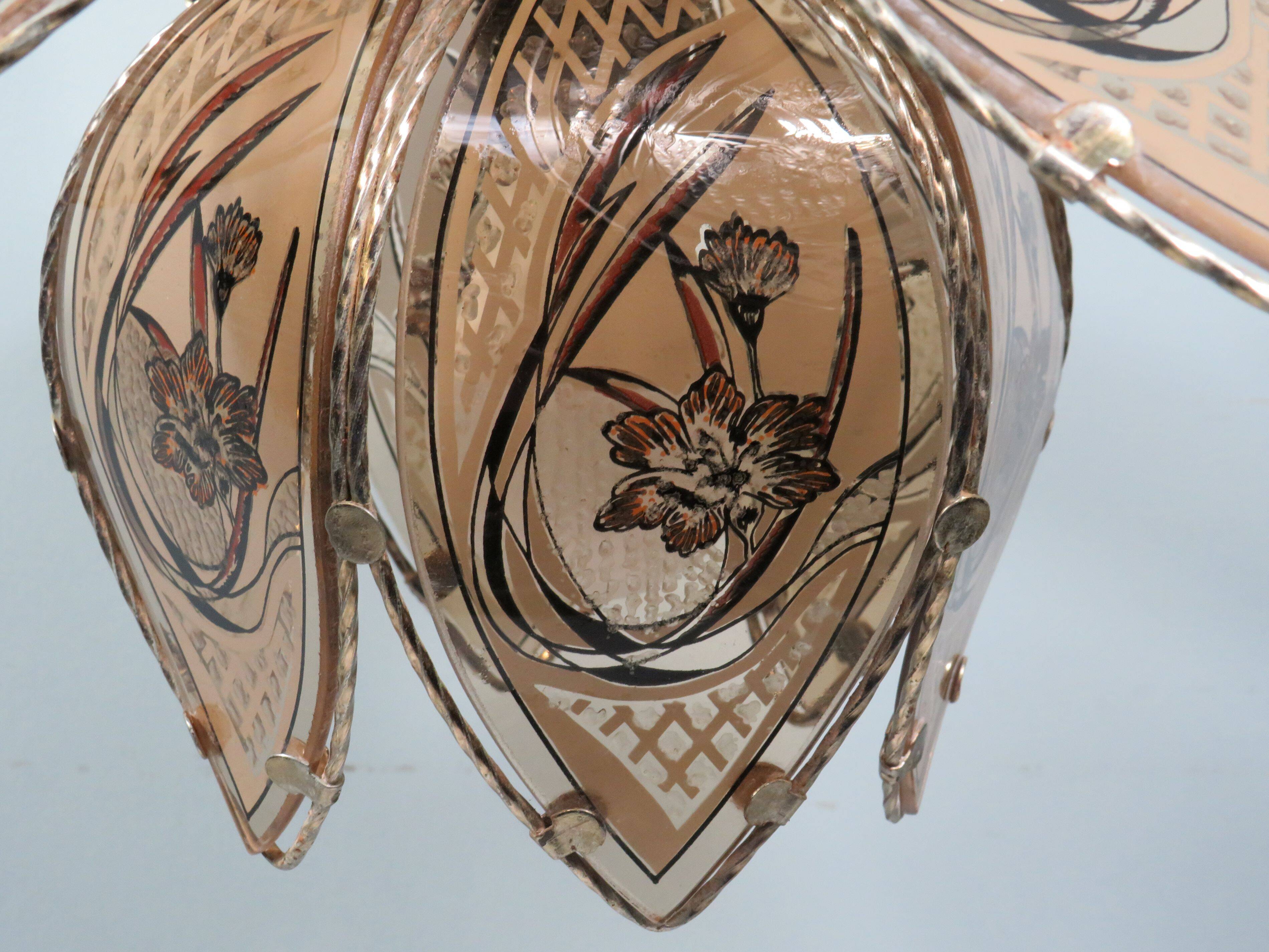 Vintage elegant vintage lotus pendant lamp with a warm glow!