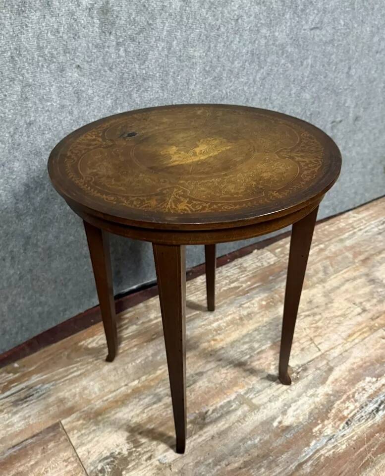 Italian Sorentino-style marquetry pedestal table circa 1900