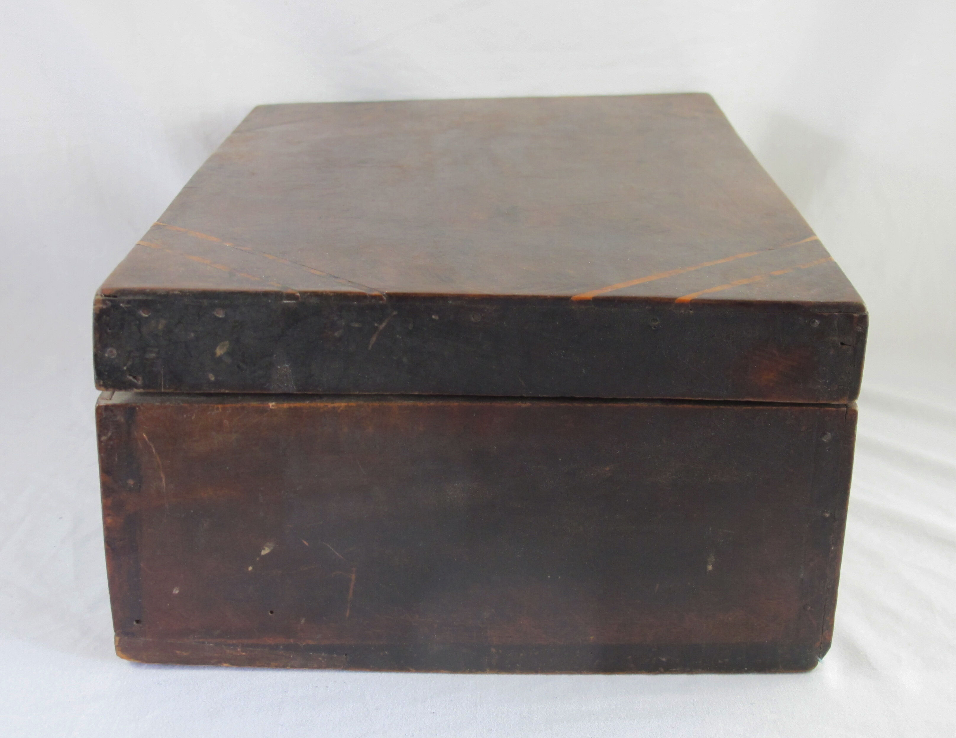 Ancienne boîte en bois