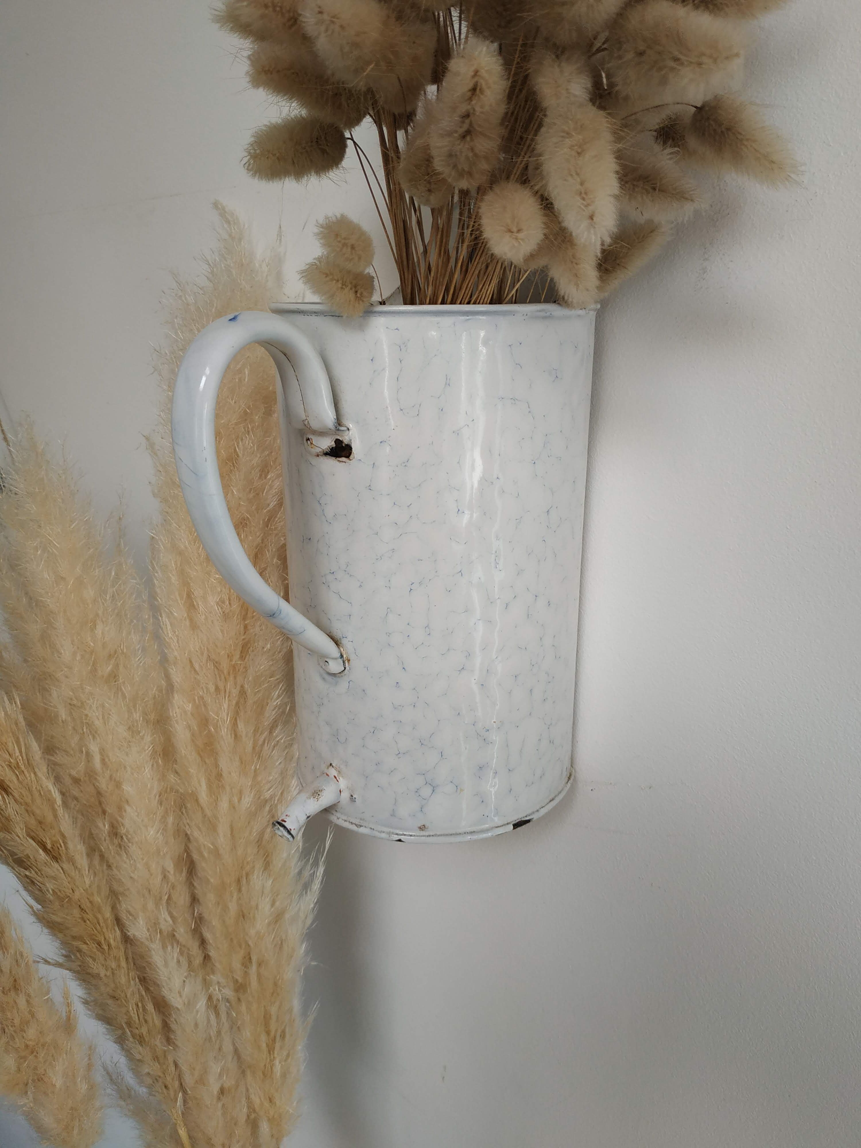 Fountain vintage metal enamelled