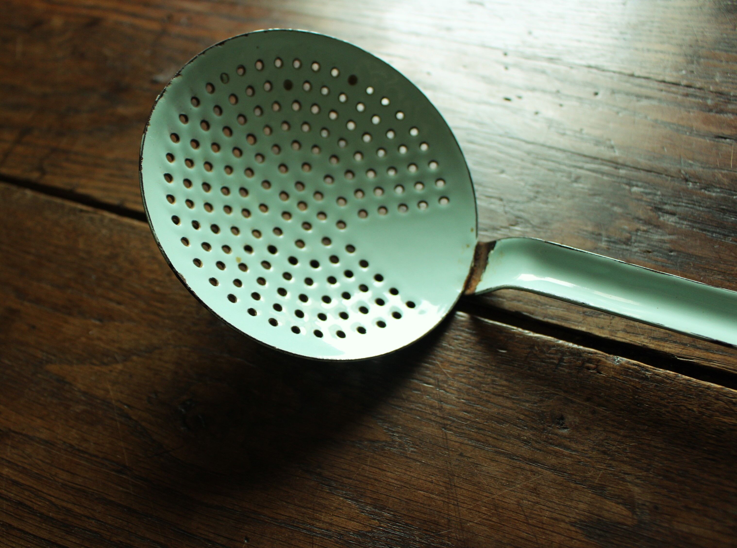 Hanging screen vintage mint enamelled sheet metal