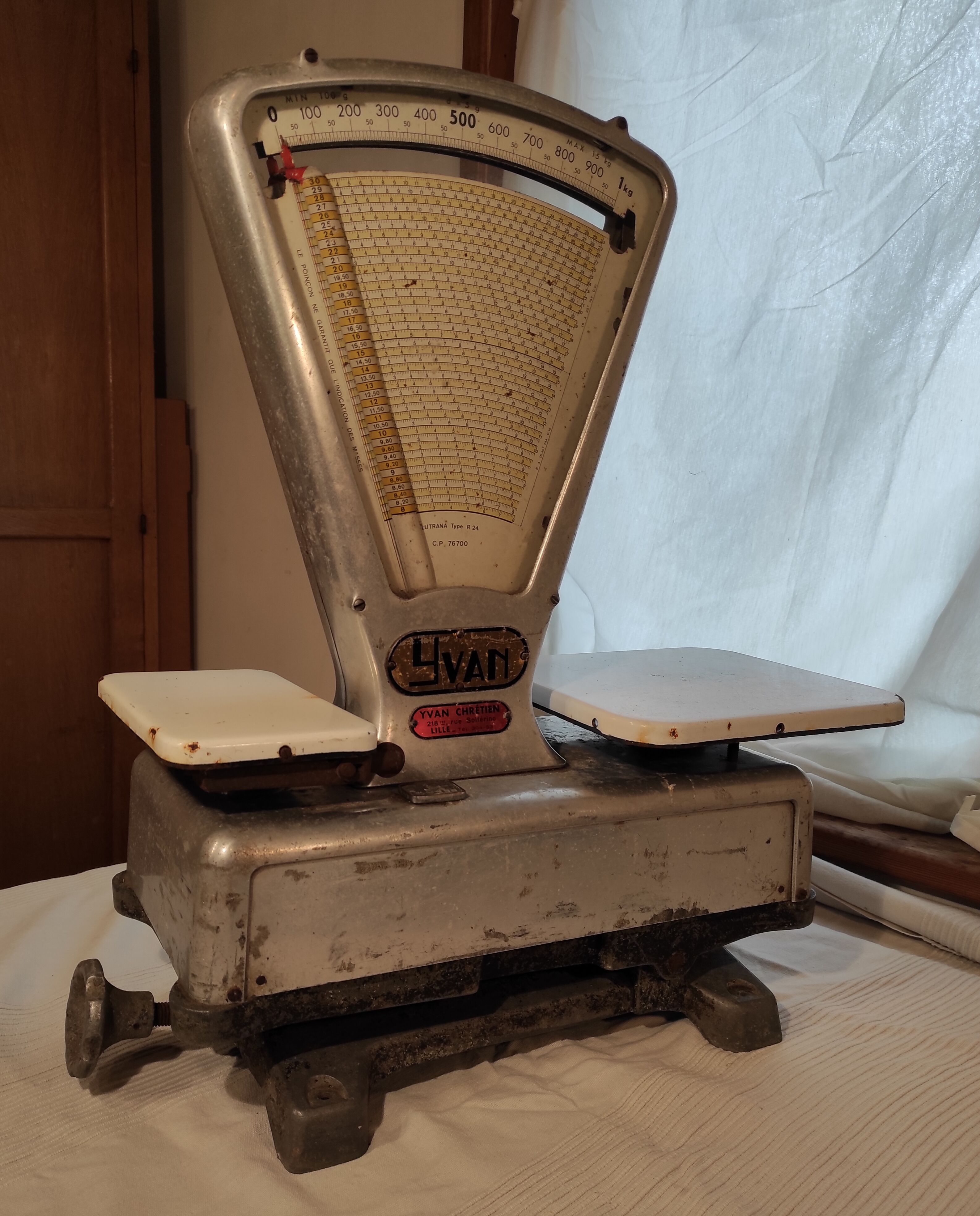 Old scale 1960 in aluminum