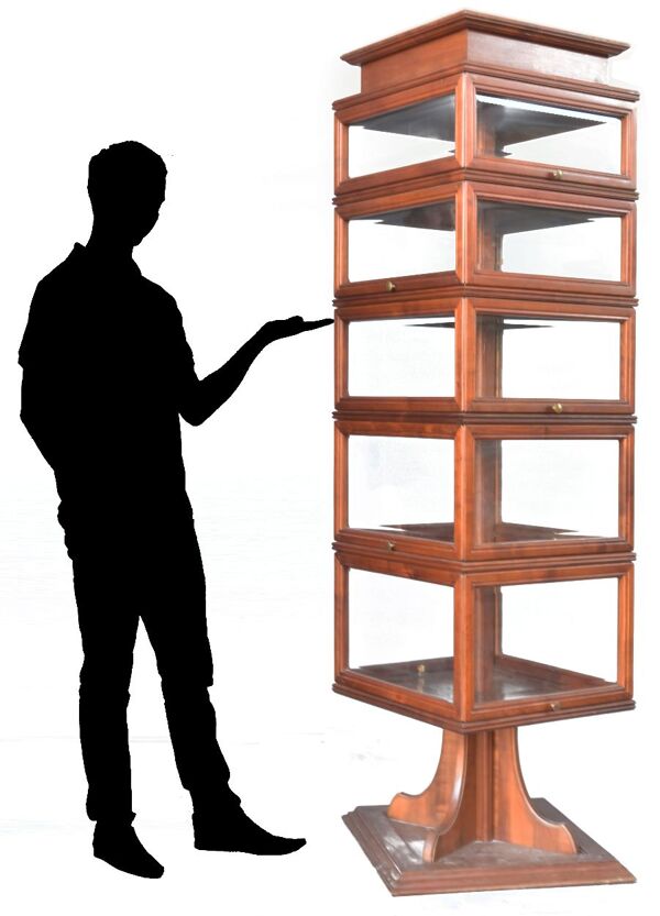 Étonnante vitrine tournante en merisier  années 50