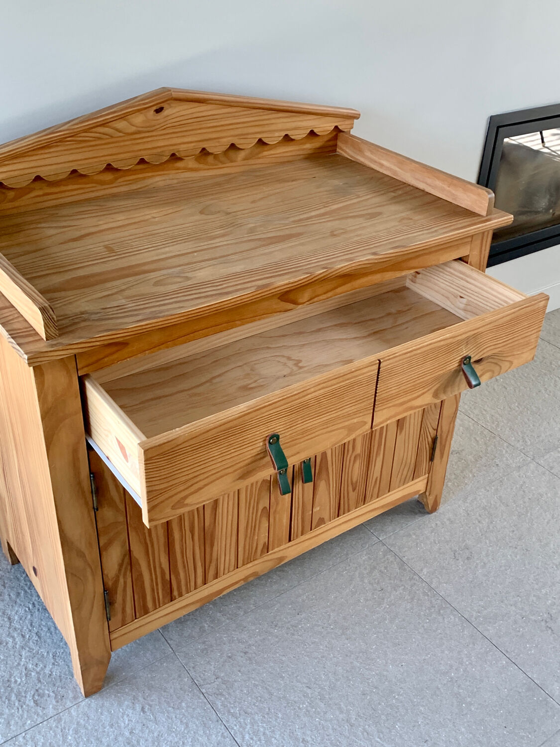 Vintage commode pour chambre de bébé