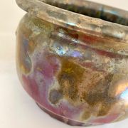 Iridescent ceramic pot