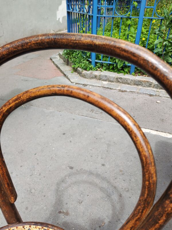 Chaise bistrot ancienne en bois courbé modèle18  Thonet