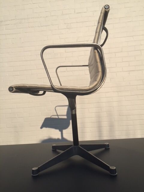 EA 107 armchair by Charles et Ray Eames for Herman Miller 1950