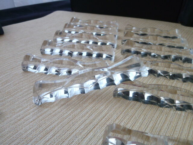 Box of 12 crystal knife holders Triangular shape