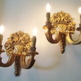 Appliques anciennes en bois doré sculpté du XIX ème siècle motifs paniers de fleurs