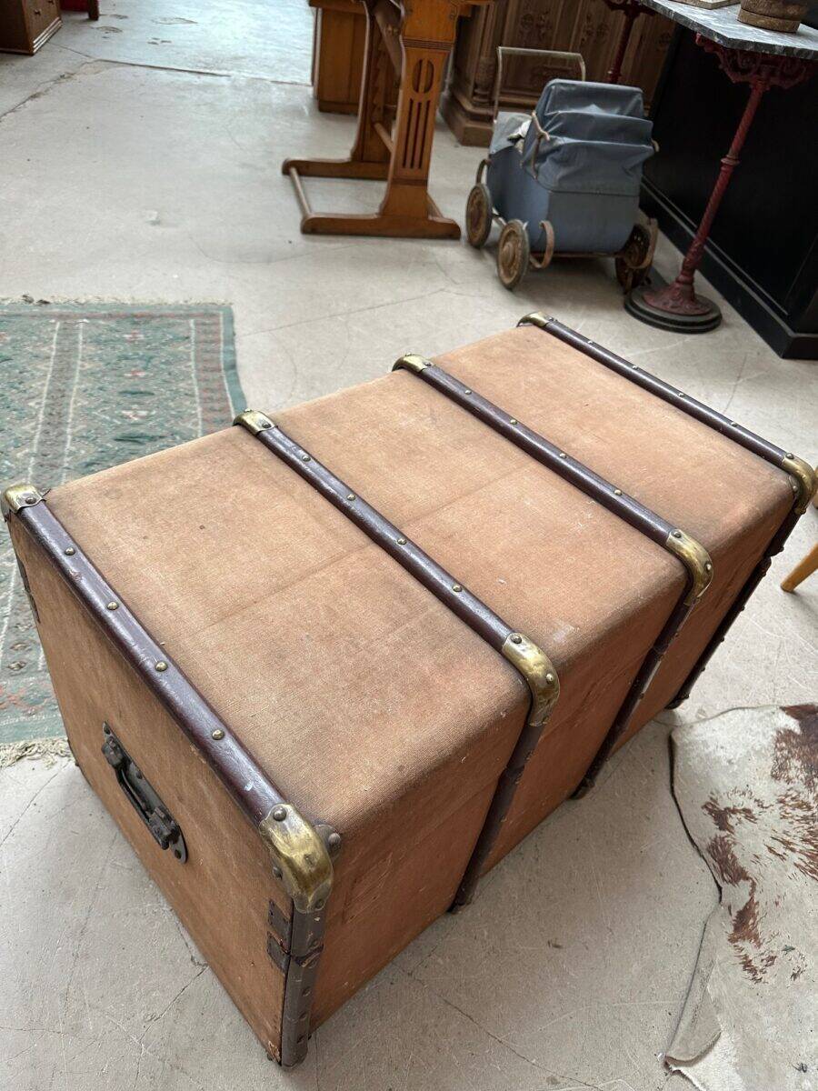 Old travel trunk "Be a Father" Lille