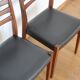 Paire de chaises scandinaves skaï noir