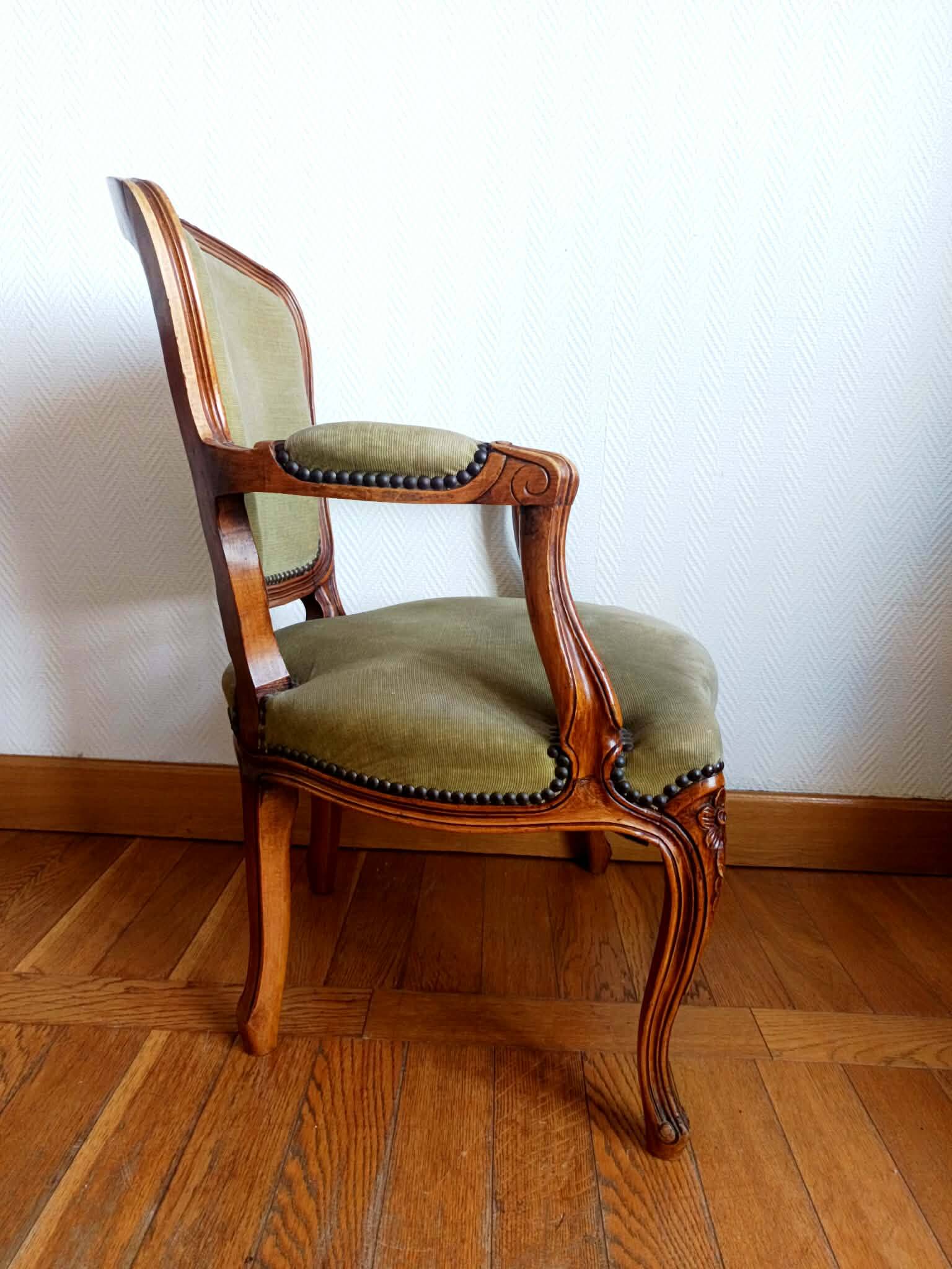 Fauteuil cabriolet vert Louis XV