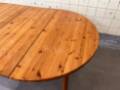 Table à manger ronde extensible en pin par Furusnickarn AB